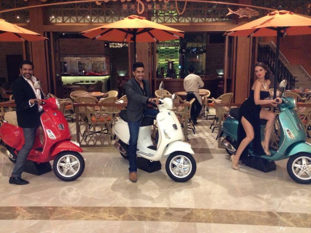 Evelyn Sharma Fotoğrafı