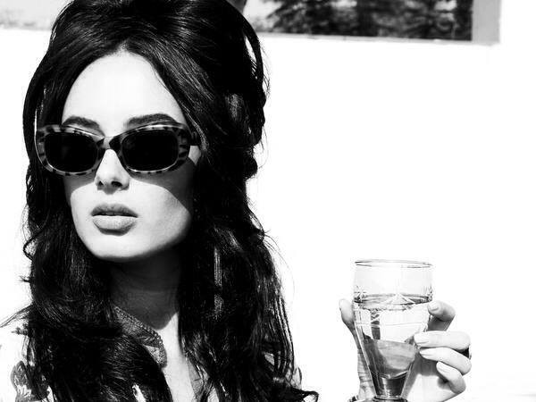 Evelyn Sharma Fotoğrafı