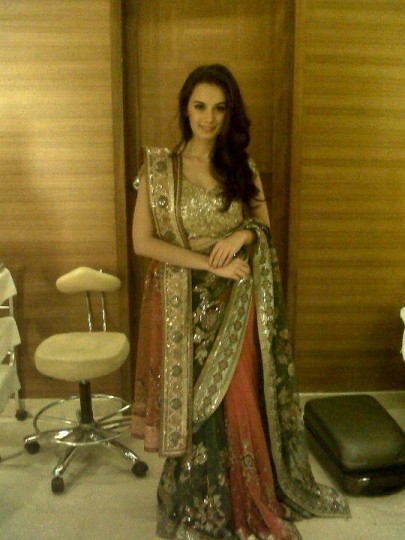 Evelyn Sharma Fotoğrafı