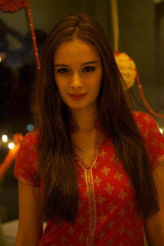 Evelyn Sharma Fotoğrafı