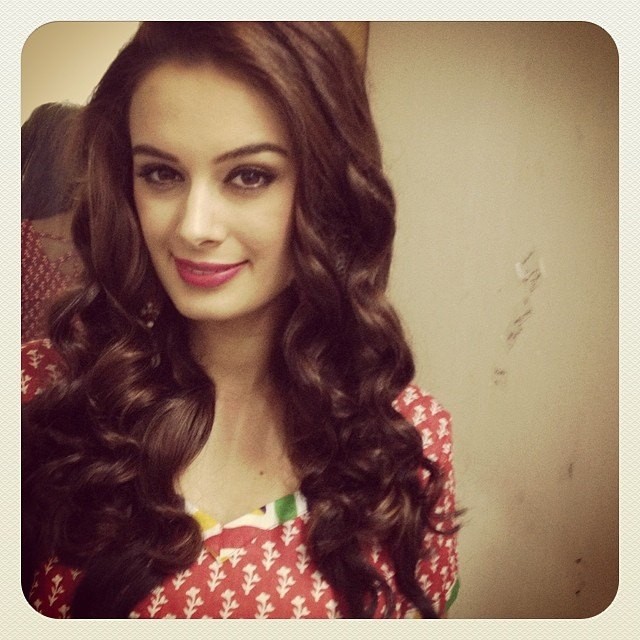 Evelyn Sharma Fotoğrafı
