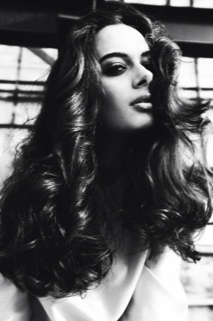 Evelyn Sharma Fotoğrafı