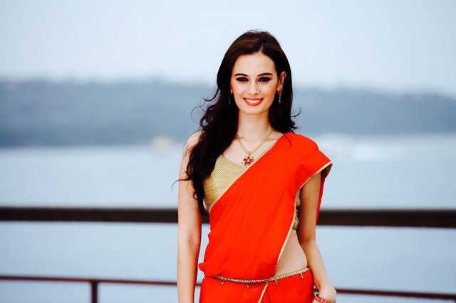 Evelyn Sharma Fotoğrafı