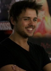 Aaron Burt fotoğrafı