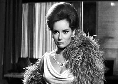 Luciana Paluzzi fotoğrafı