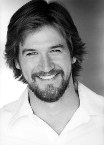 Kenneth Mitchell fotoğrafı