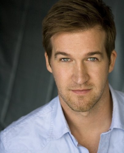 Kenneth Mitchell fotoğrafı