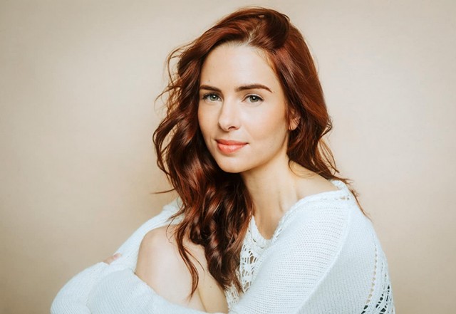 Holly Deveaux Fotoğrafı