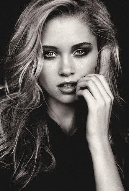 Virginia Gardner Fotoğrafı