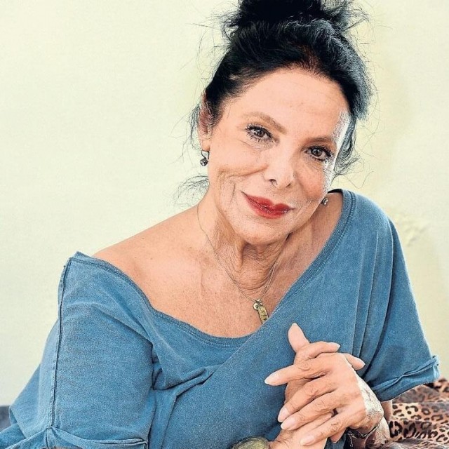 Azize Gencebay fotoğrafı