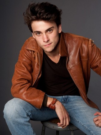 Jack Falahee fotoğrafı