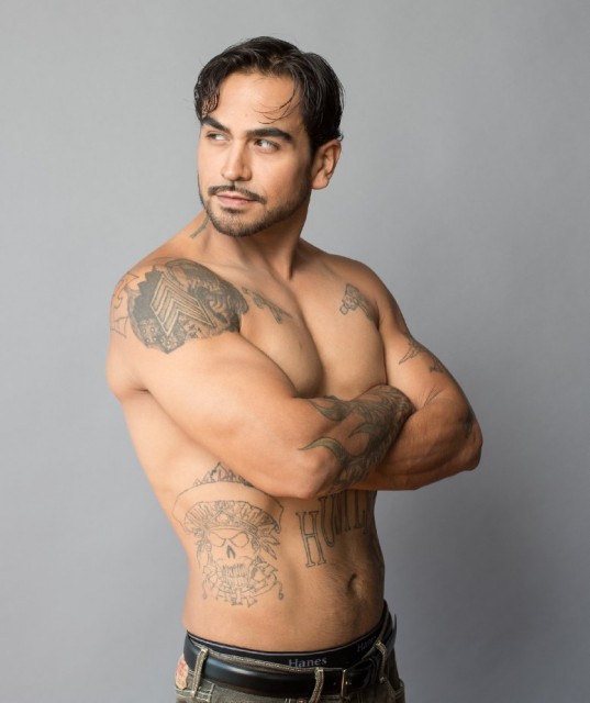 Anthony L. Fernandez fotoğrafı