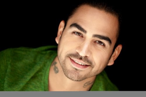 Anthony L. Fernandez fotoğrafı