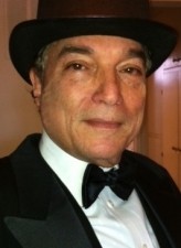 Theo Crisell fotoğrafı