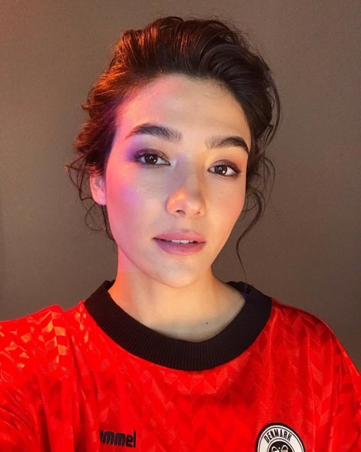 Aybüke Pusat Fotoğrafı