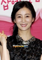 Kim Chae-Yeon fotoğrafı