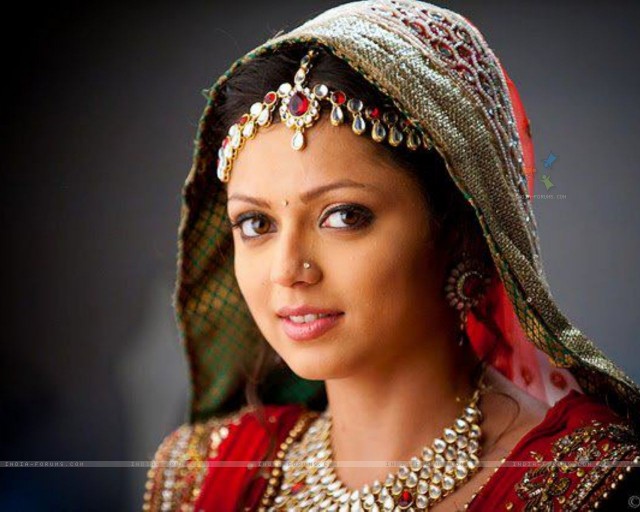 Drashti Dhami fotoğrafı