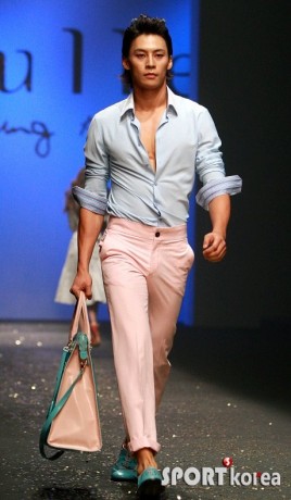 Jung Eun-woo Fotoğrafı