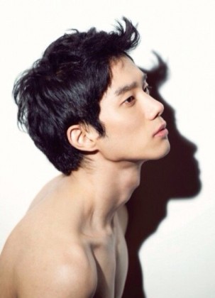 Yoon Jin-Wook fotoğrafı