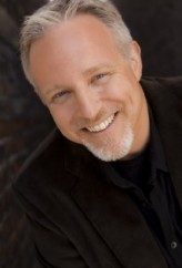 James Hallett fotoğrafı