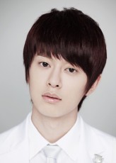 Kim Dong-hyun (i) fotoğrafı