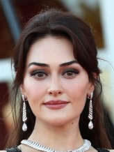 Esra Bilgiç fotoğrafı