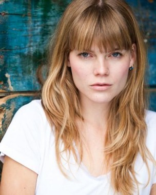 Emma Greenwell Fotoğrafı