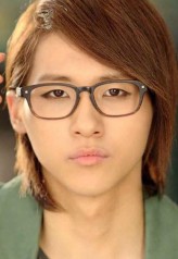 Shin Dong-Woo (CNU/Shinwoo) fotoğrafı