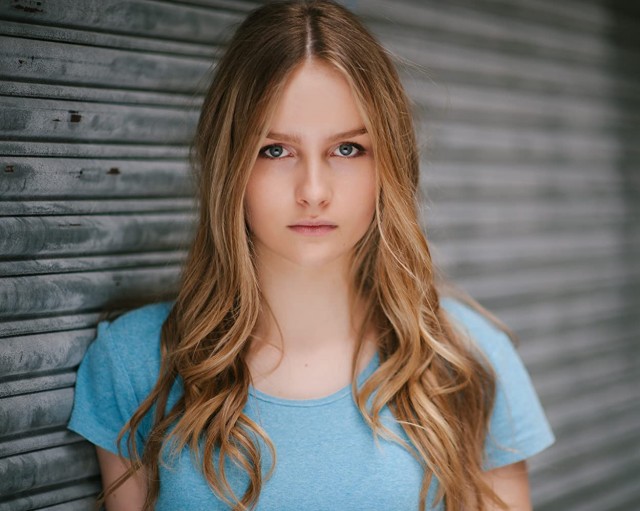 Olivia DeJonge fotoğrafı