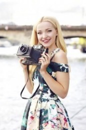 Dove Cameron Fotoğrafı