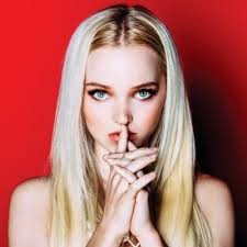Dove Cameron Fotoğrafı