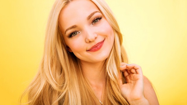 Dove Cameron Fotoğrafı