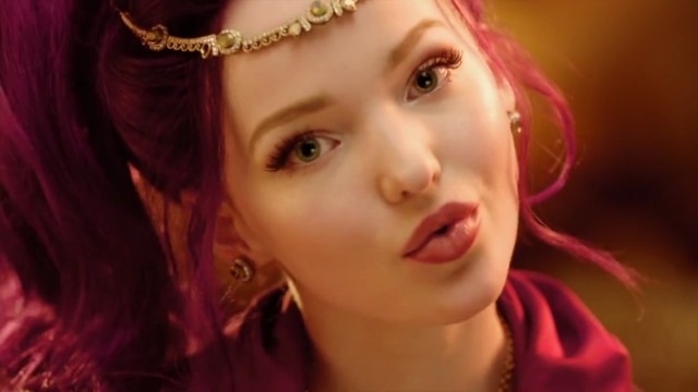 Dove Cameron Fotoğrafı