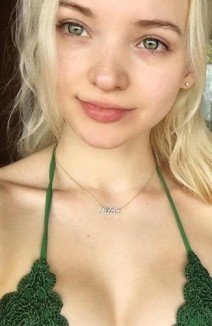 Dove Cameron Fotoğrafı