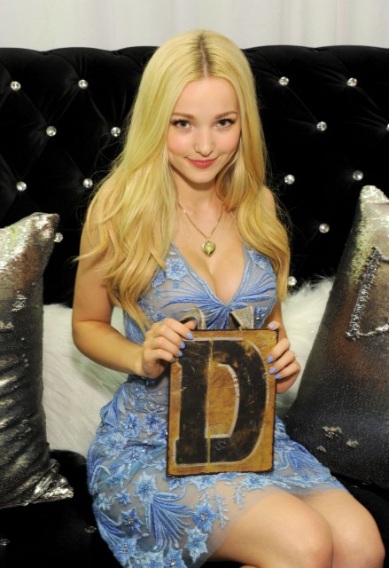 Dove Cameron Fotoğrafı