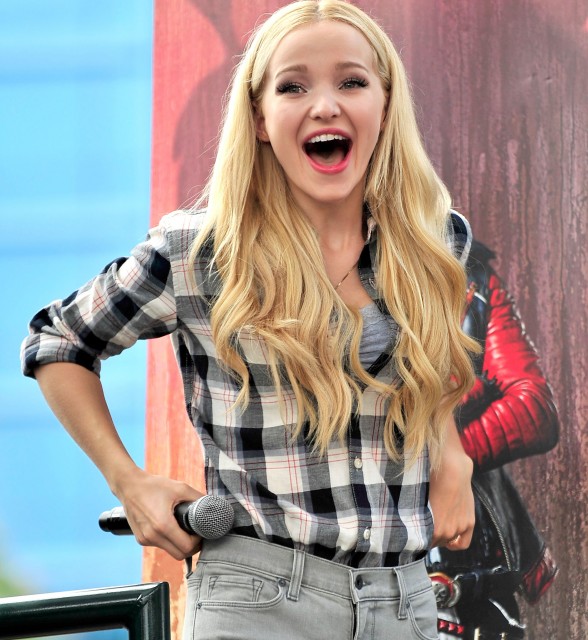 Dove Cameron Fotoğrafı