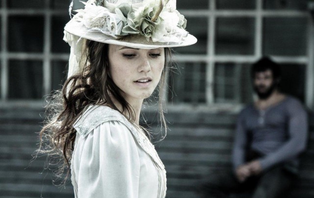 Poppy Drayton Fotoğrafı