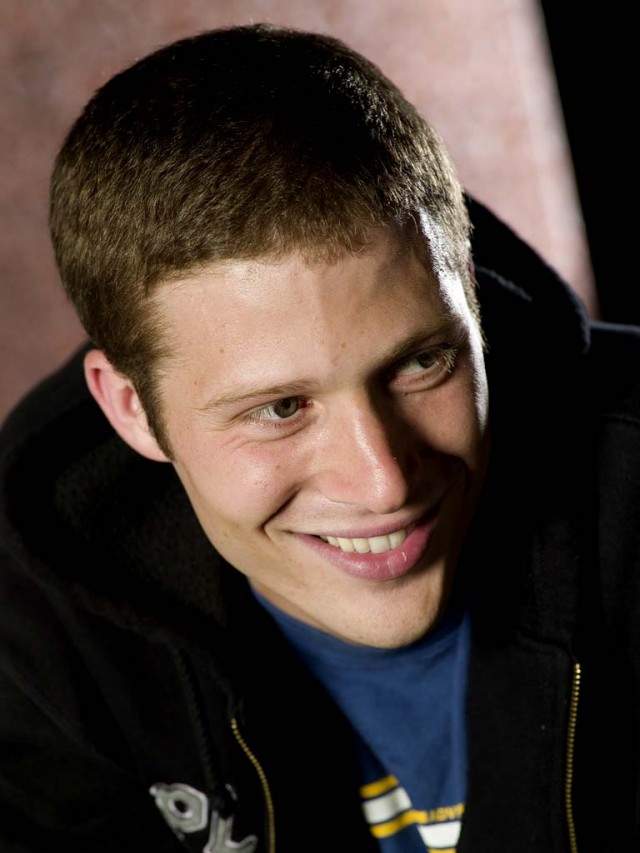 Zach Gilford Fotoğrafı