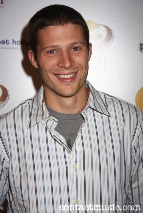 Zach Gilford Fotoğrafı