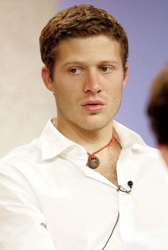 Zach Gilford Fotoğrafı