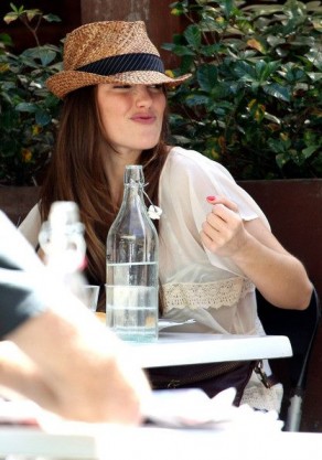 Minka Kelly Fotoğrafı