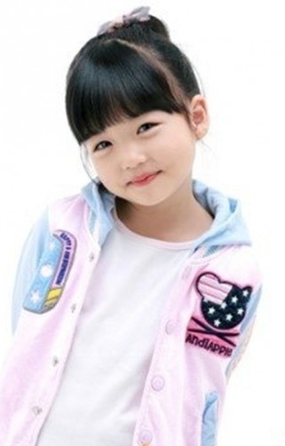 Choi Yoo-Ri fotoğrafı