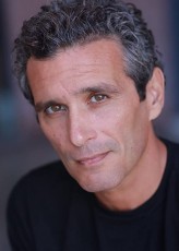 Xander  Bailey fotoğrafı