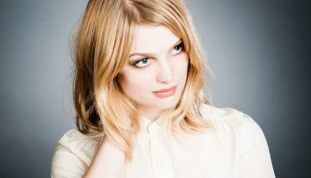Alison Sudol Fotoğrafı