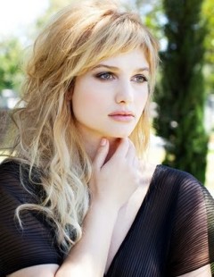 Alison Sudol Fotoğrafı