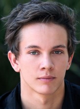 Austin P. McKenzie fotoğrafı