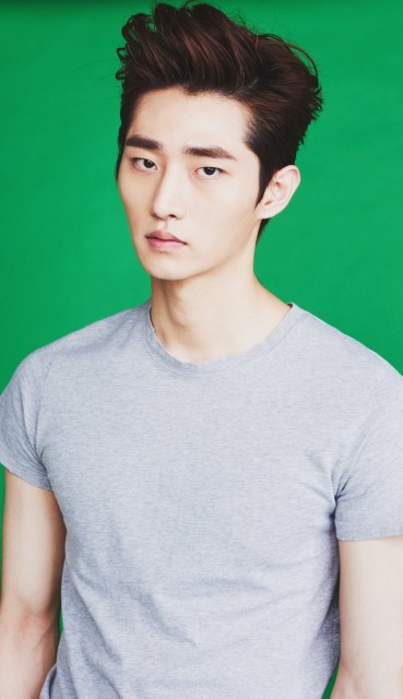 Shin Kang-woo fotoğrafı