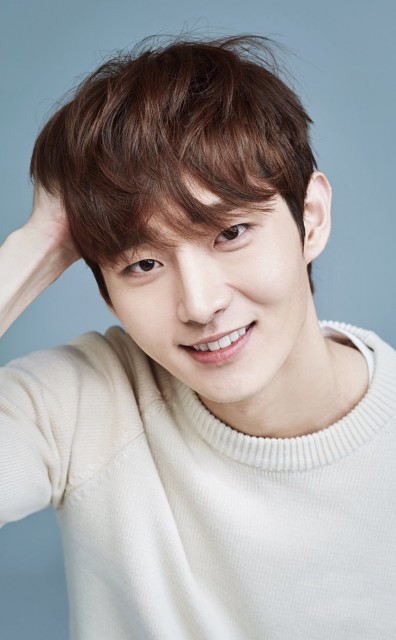 Shin Kang-woo fotoğrafı