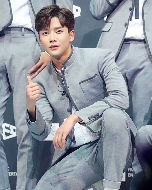 Rowoon fotoğrafı