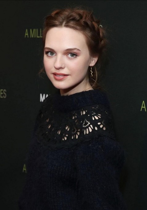 Odessa Young Fotoğrafı